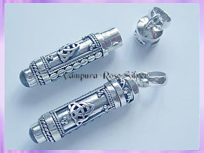 PB10 Triquetra Poison Locket - Labradorite - VRS