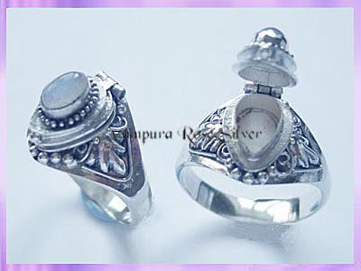 RG011 Poison Locket Ring - Moonstone - VRS